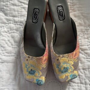 Elegant handmade Salpy Embroidered Floral Women's Shoes